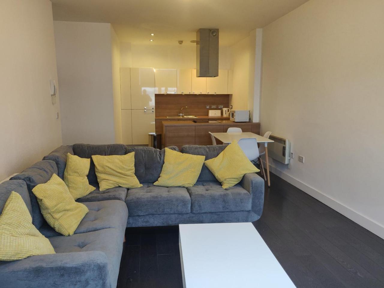 Canal Side Apartment By Serviced Living Liverpool Extérieur photo
