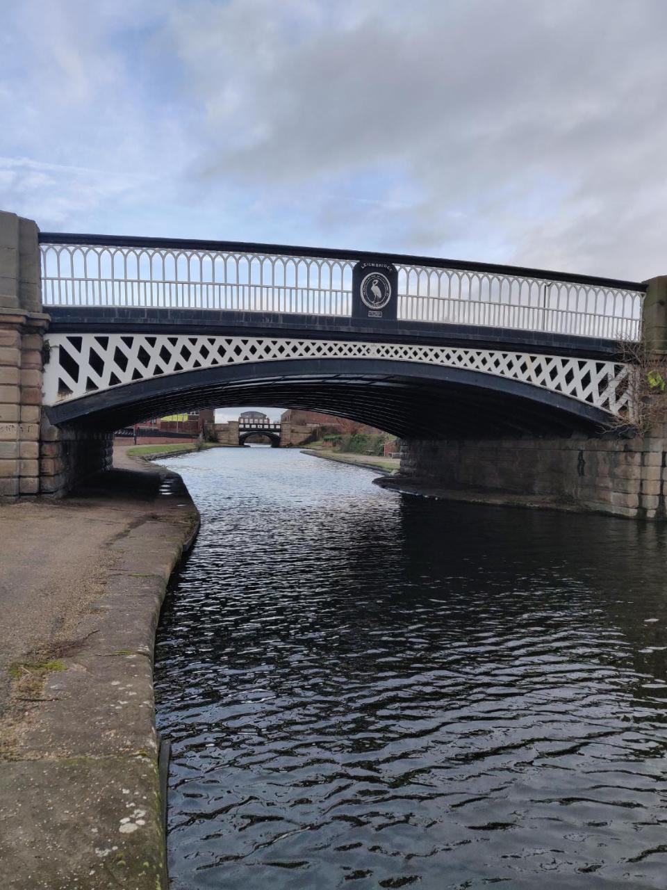 Canal Side Apartment By Serviced Living Liverpool Extérieur photo